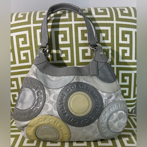 Genuine Coach Silver & Gray Leather Logo And Signature Fabric Handbag & Wristlet - Picture 2 of 16